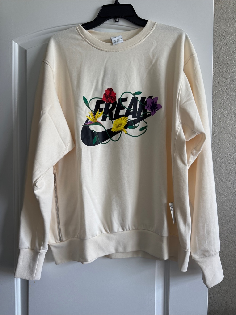 Nike Standard Issue Freak Giannis Floral Graphic Sweatshirt Mens Size Large NWT